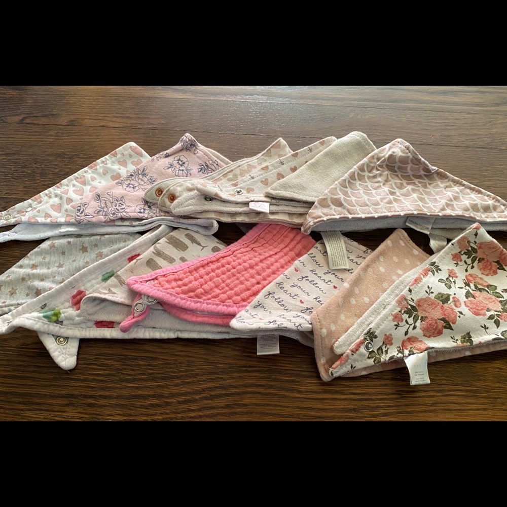 Lot of handkerchief bibs